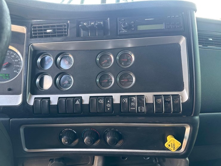 2007-kenworth-t800-image-32