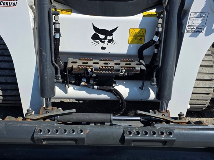 2023-bobcat-t770-image-37