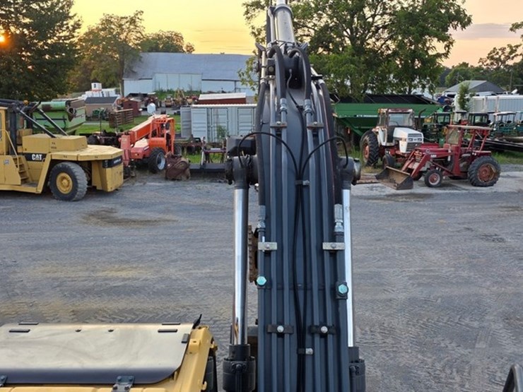 2013-deere-160g-lc-image-63