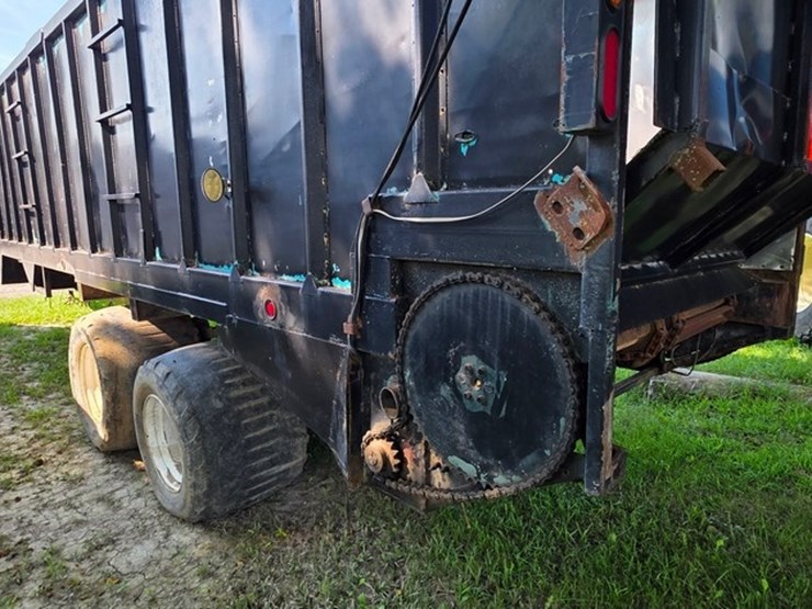 tandem-axle-silage-cart-image-22