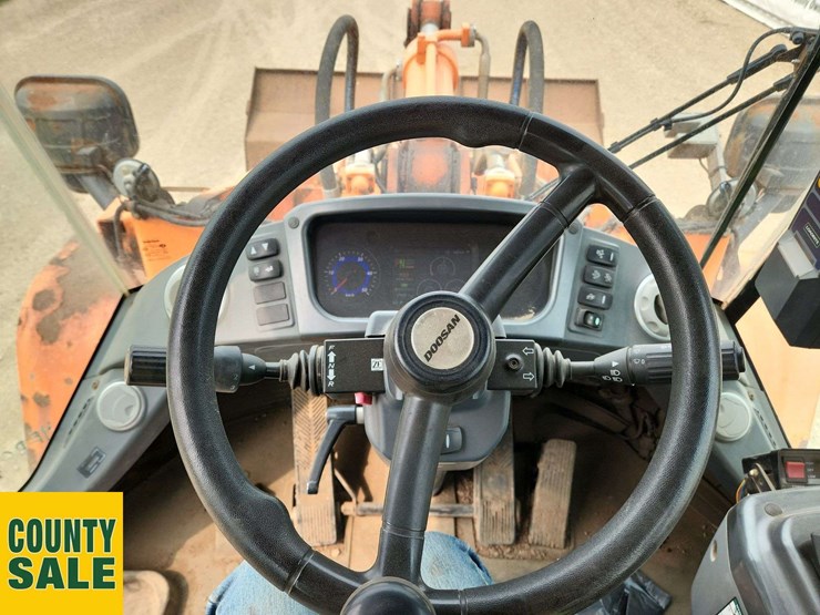 2015-doosan-dl250-3-image-7