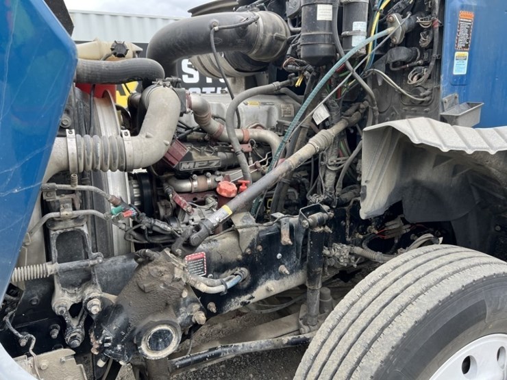 2010-mack-cxu613-tri-axle-truck-tractor-image-22
