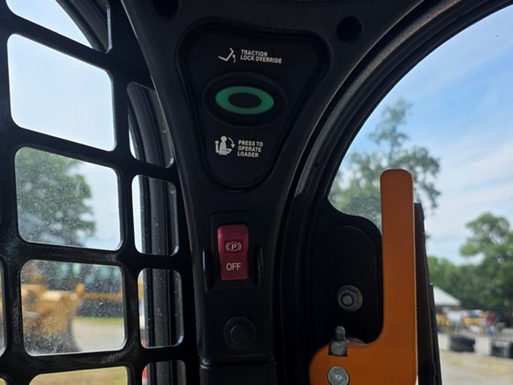2023-bobcat-t770-image-56