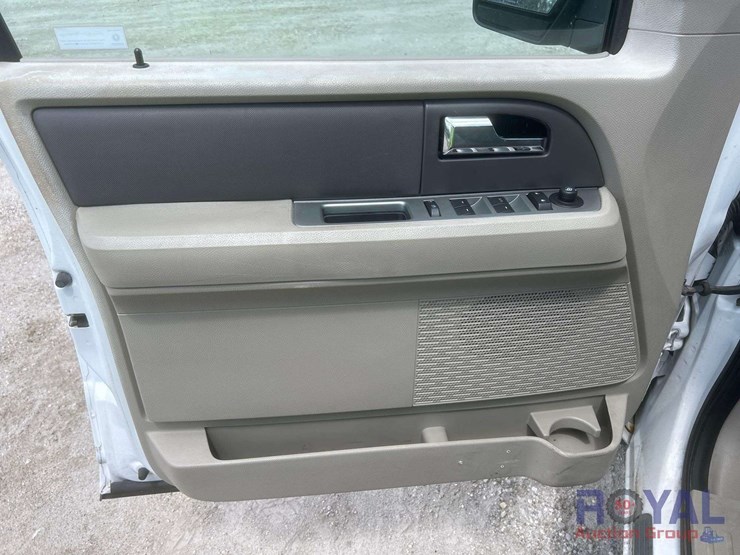 2013-ford-expedition-xlt-image-14