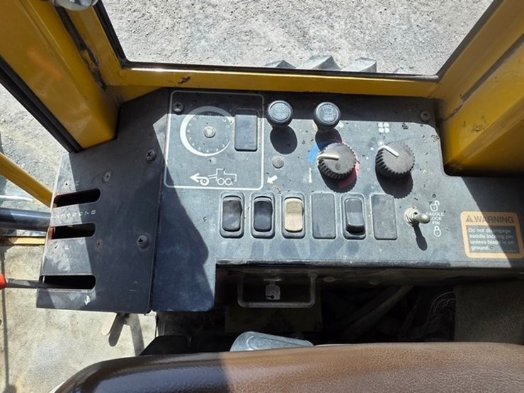 2001-deere-670c-image-63