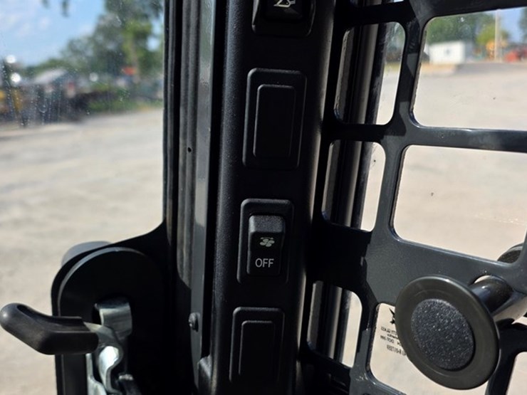 2023-bobcat-t770-image-59