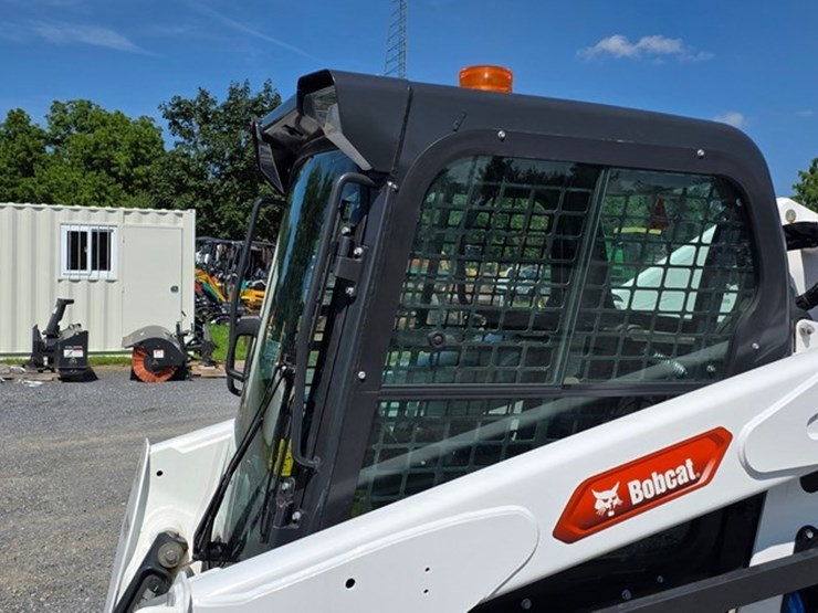 2023-bobcat-t770-image-33