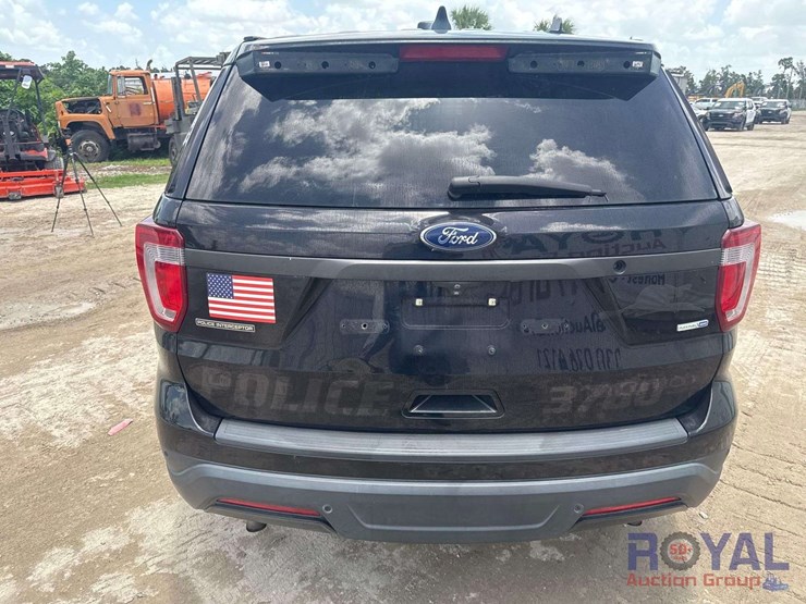 2019-ford-explorer-image-21