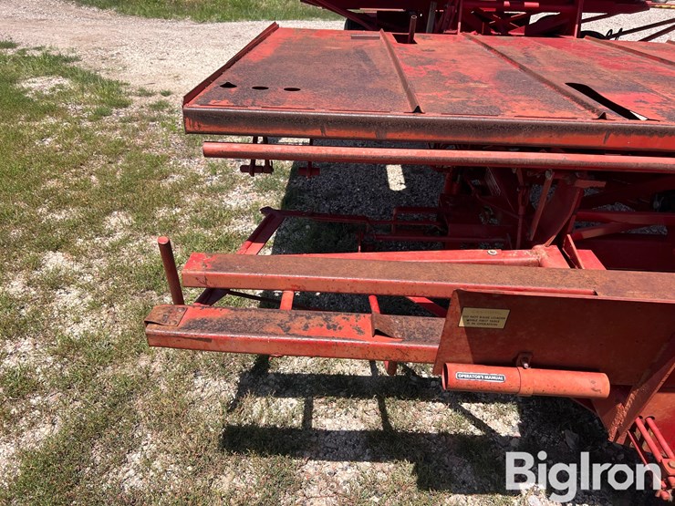 new-holland-1037-image-19