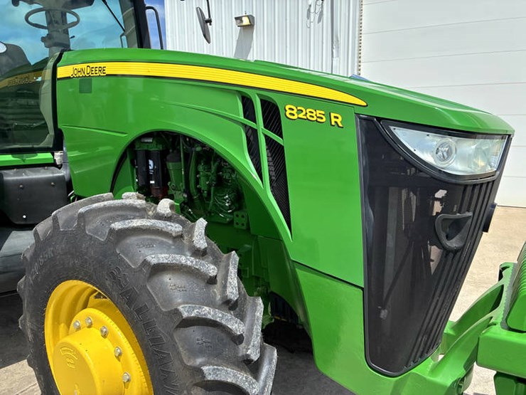 2014-john-deere-8285r-image-18