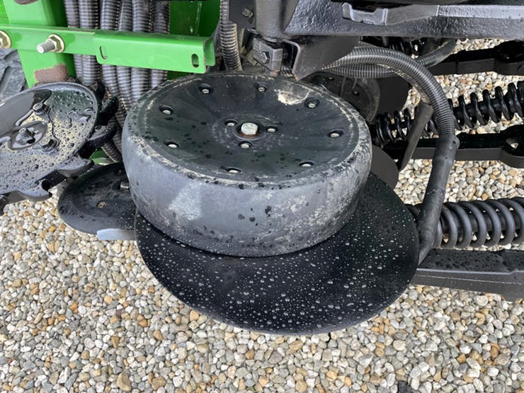 2017-john-deere-1990-image-41