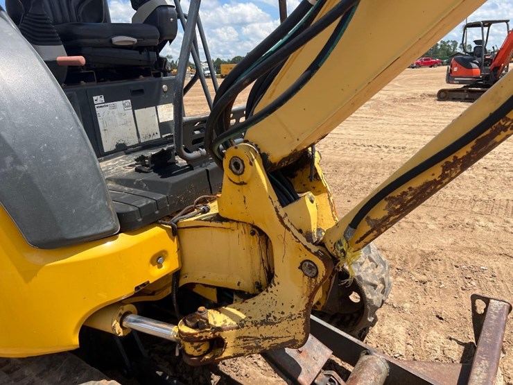 komatsu-pc27mr-2-image-24
