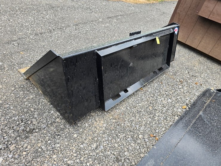 new-swict-66"-skidloader-bucket-image-1