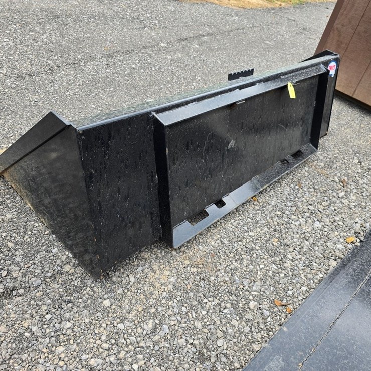 New Swict 66" Skidloader Bucket