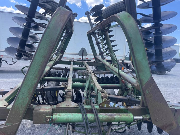john-deere-235-image-3