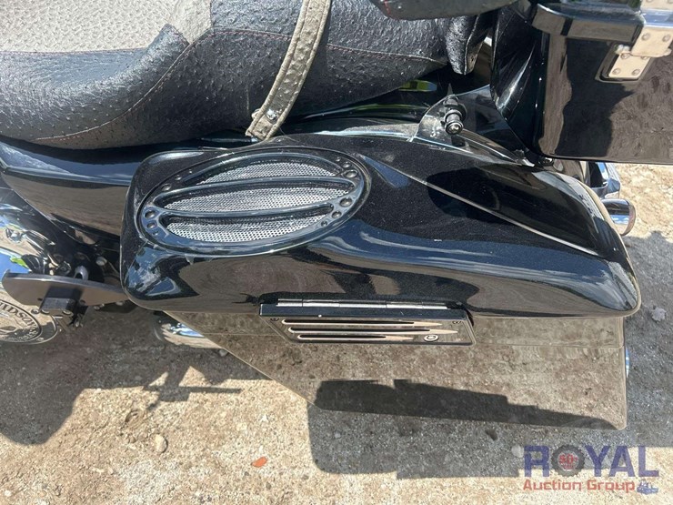 2012-harley-davidson-flhx-street-glide-motorcycle-image-15