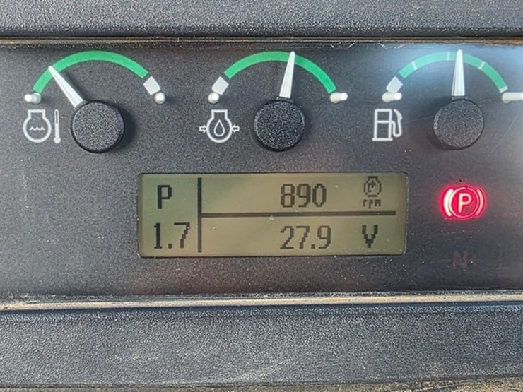 2014-deere-700k-lgp-image-81