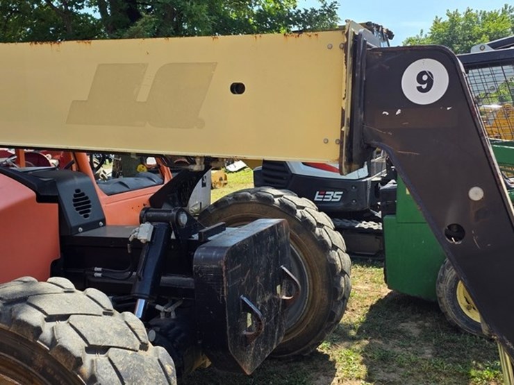 2013-jlg-g9-43a-image-10