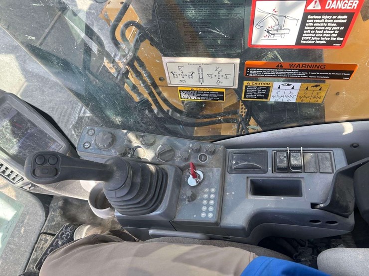 2015-deere-135g-image-14
