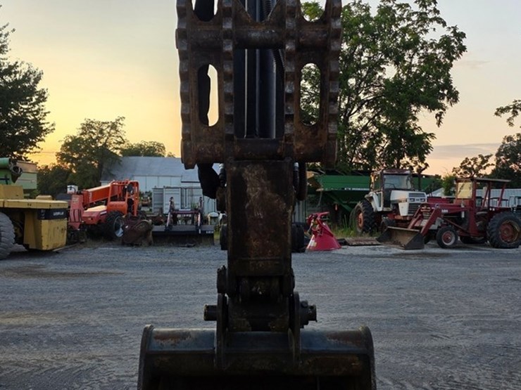2013-deere-160g-lc-image-48