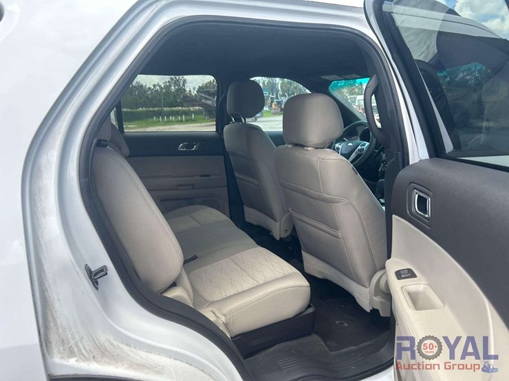 2014-ford-explorer-image-26