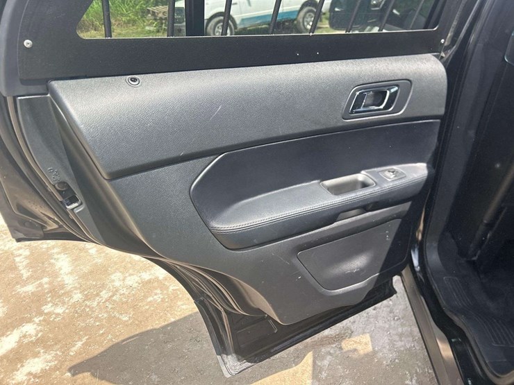 2016-ford-explorer-image-19