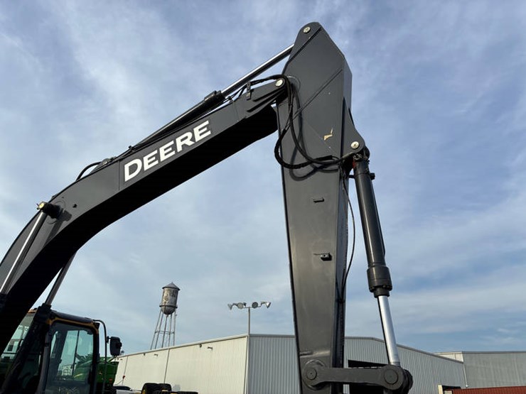 2021-john-deere-250-image-26