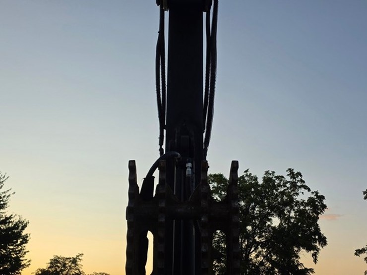 2013-deere-160g-lc-image-49
