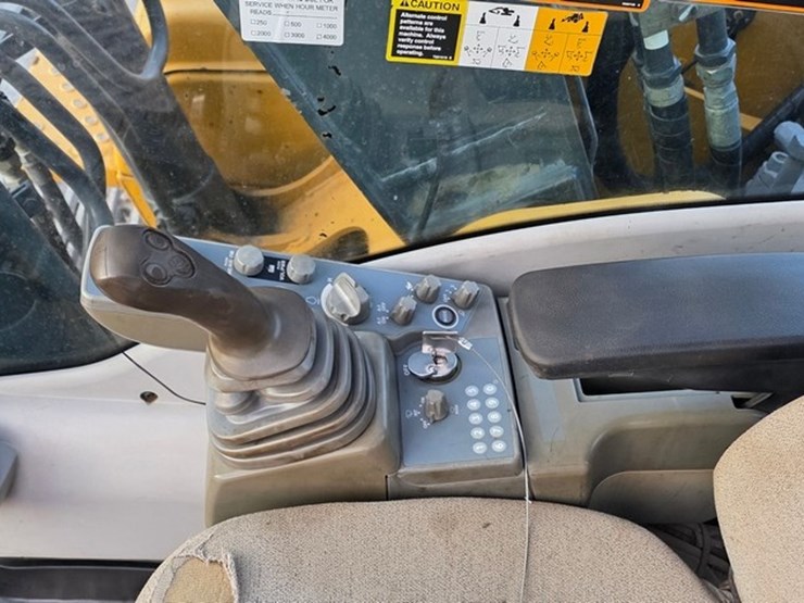 2013-deere-160g-lc-image-77