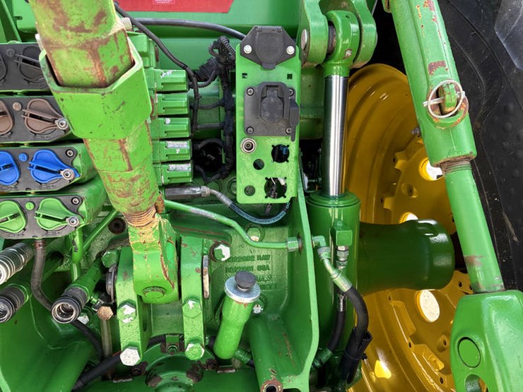 2014-john-deere-8285r-image-31