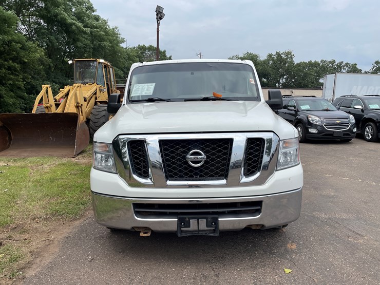 2013-nissan-nv2500-image-8