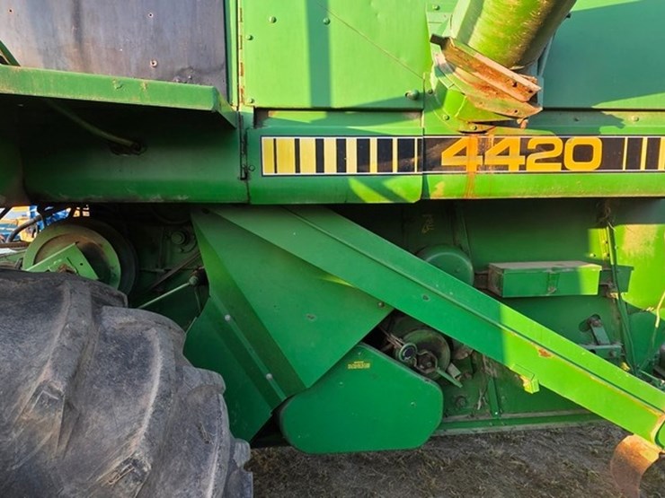 john-deere-4420-image-11
