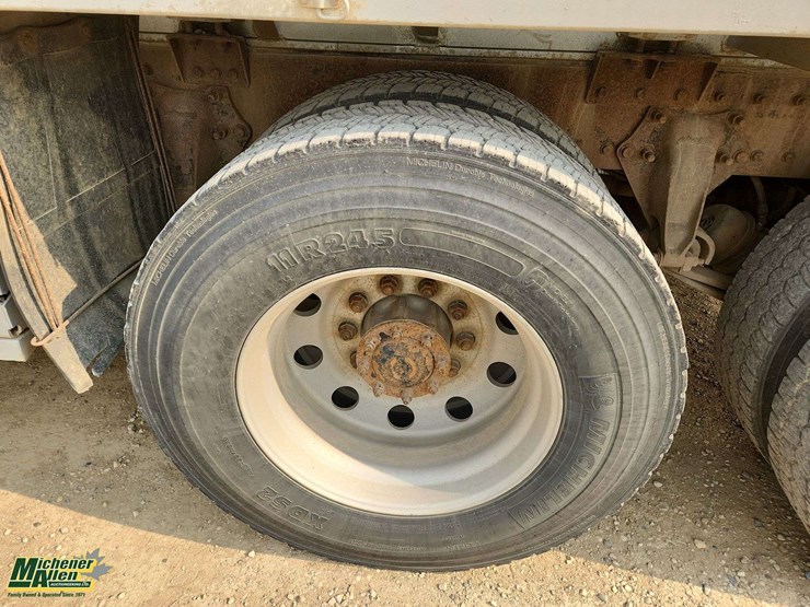 2007-freightliner-fld120-image-29