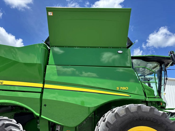 2023-john-deere-s780-image-24