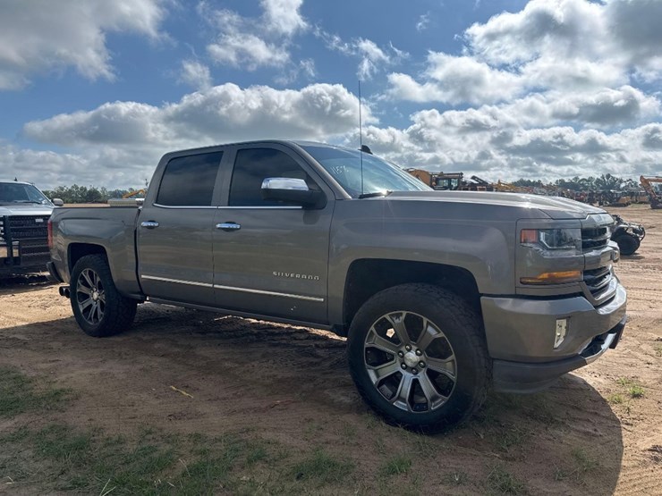 2017-chevrolet-silverado-image-4