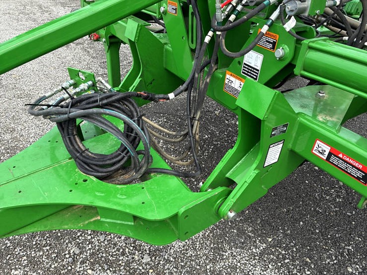 2023-john-deere-2510h-image-16