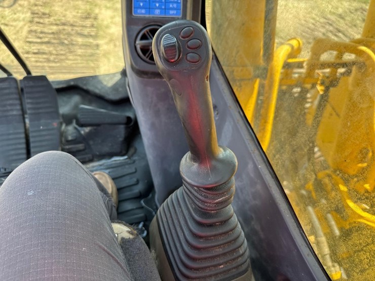 2016-komatsu-pc210-lc-11-image-26
