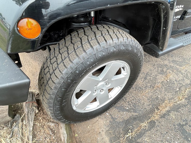 2007-jeep-wrangler-unlimited-sahara-image-12