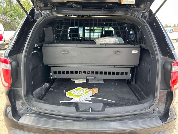 2018-ford-explorer-image-18