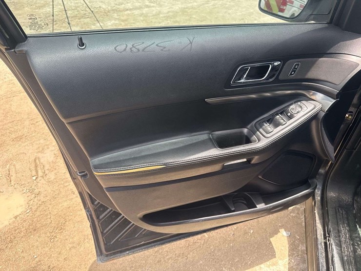 2019-ford-explorer-image-12