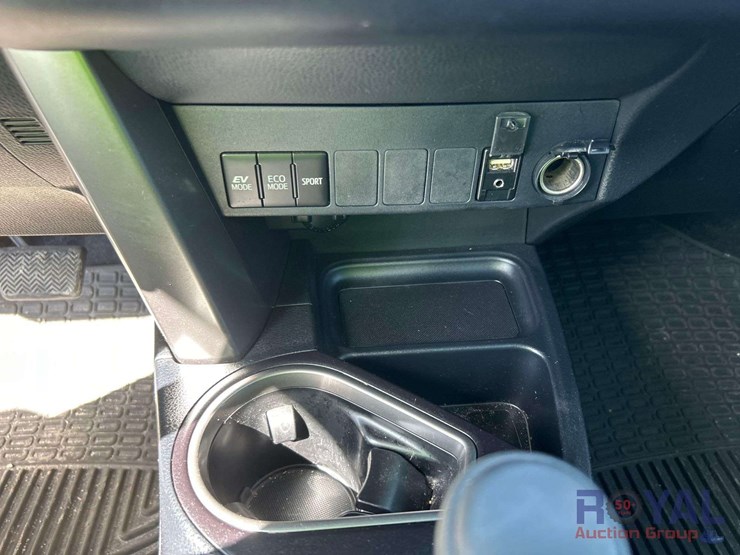 2018-toyota-rav4-image-18