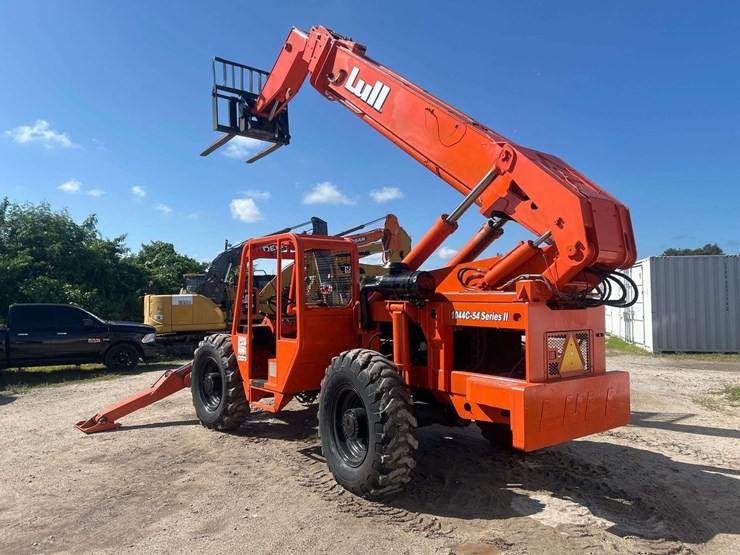 lull-highlander-1044c-54-series-ii-10,000lb-4x4-rough-terrain-telehandler-image-5