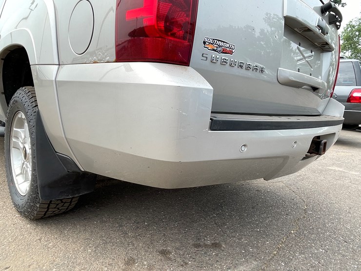 2008-chevrolet-suburban-image-27