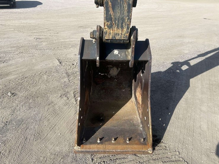 2015-deere-135g-image-26