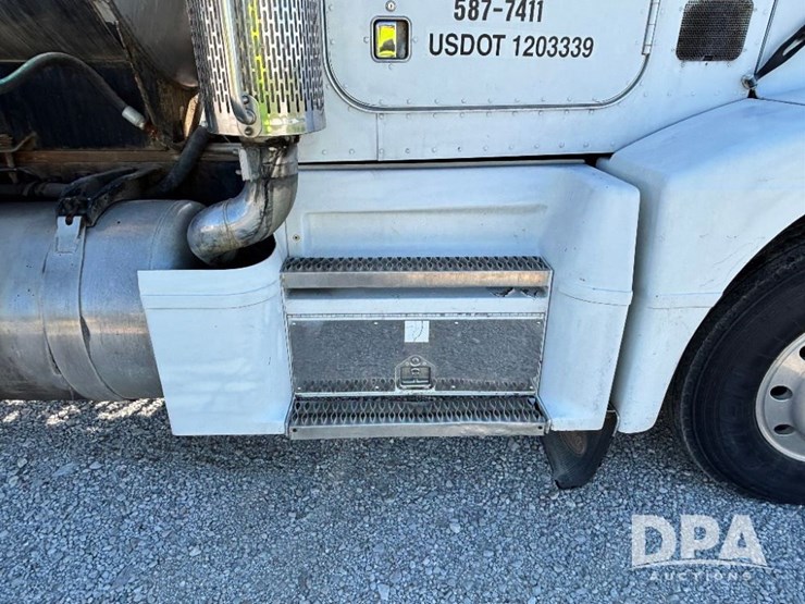 1987-peterbilt-377-image-40