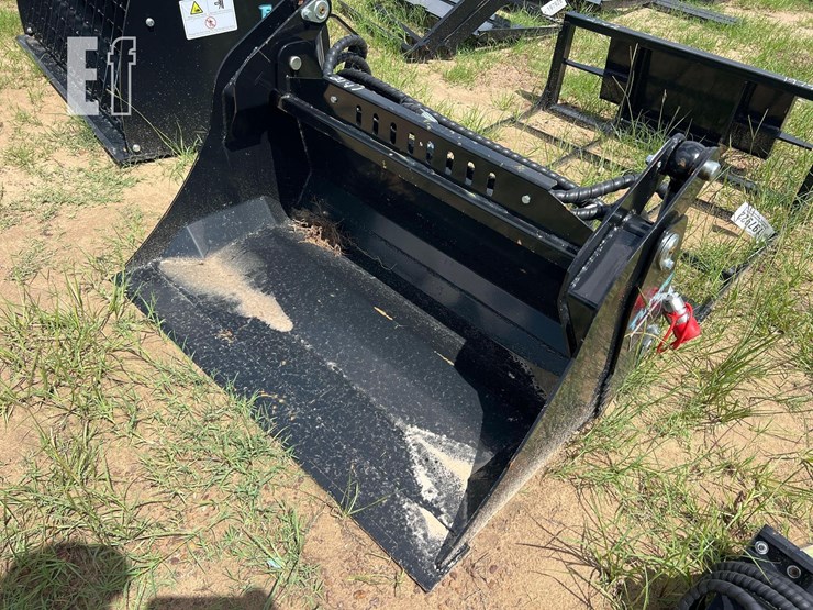 unused-future-mini-skid-steer-hyd-4in1-bucket-image-1