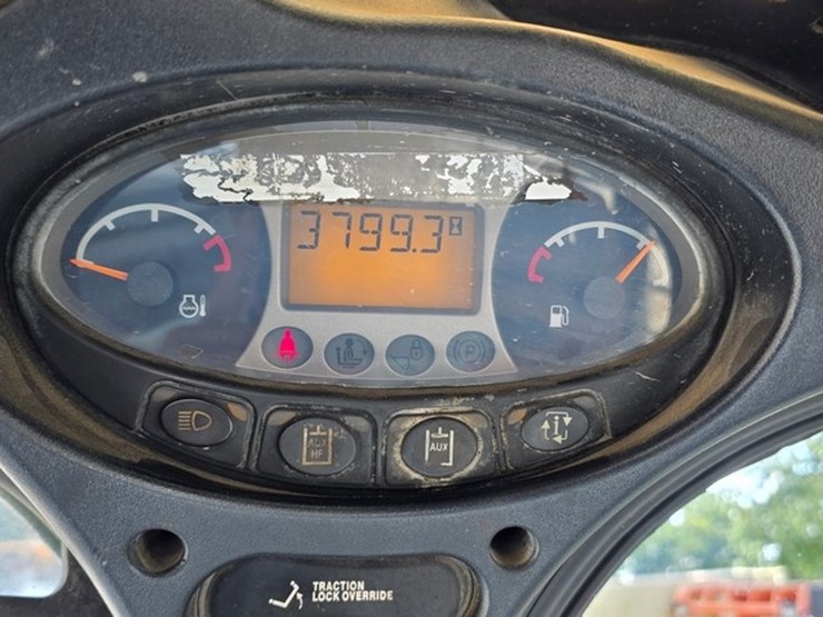 2011-bobcat-s630-image-55