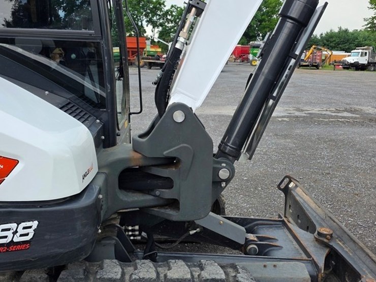 2022-bobcat-e88-image-32