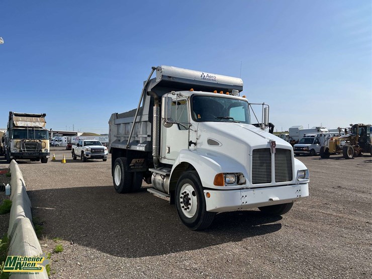 2001-kenworth-t300-image-16