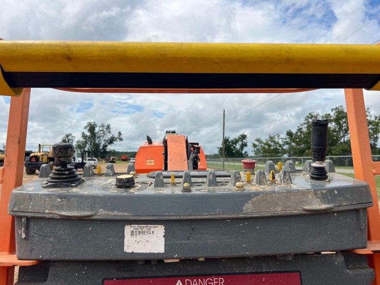 2005-jlg-660sj-image-24